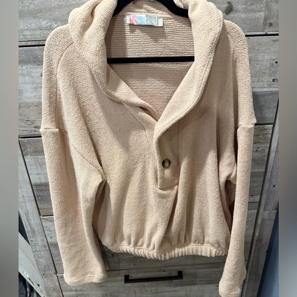 Free People beach sweater with bell sleeves! Never worn! Size M.